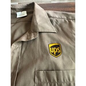 UPS official Brown Button-Down Work Shirt Men's 3XL Short Sleeve 33" Length